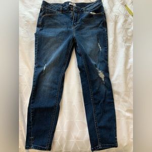 KENSIE JEANS Women's Ripped Cropped Jeans Size 8/29